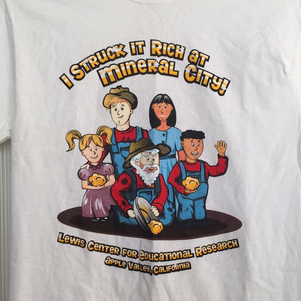 Men's Gildan Graphic T-Shirt - Picture 2 of 4